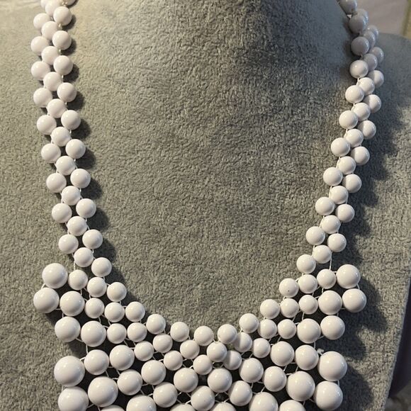 Vintage MCM White Acrylic Beaded Collar Bib Statement Necklace - Picture 3 of 4